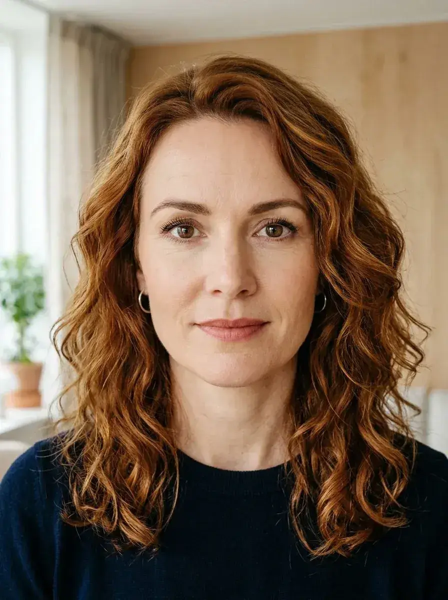 Halvlangt ginger hår med krøller